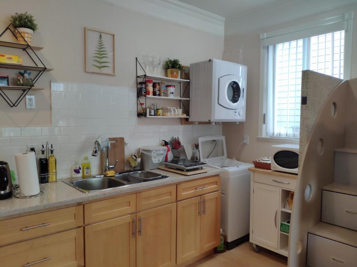 Helen'S House / Close To Skytrain And Airport Vancouver Bagian luar foto