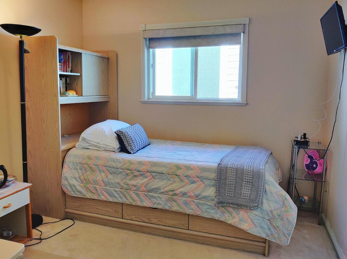 Helen'S House / Close To Skytrain And Airport Vancouver Bagian luar foto